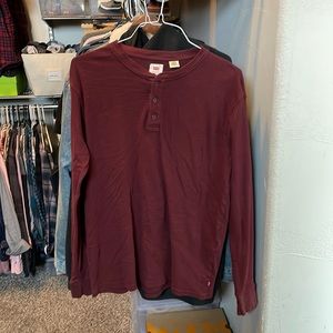 Levi’s mens Henley large. In good shape, doesn’t fit me so it doesn’t get worn.